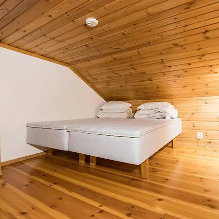 Lomayllaes F79 -palovaarankaarre 18b By Interhome Ylläsjärvi